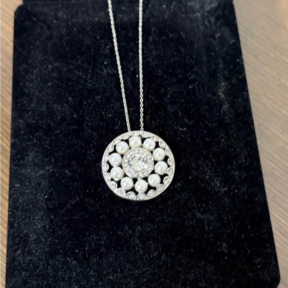 Vintage Pearl and Rhinestone Neclace